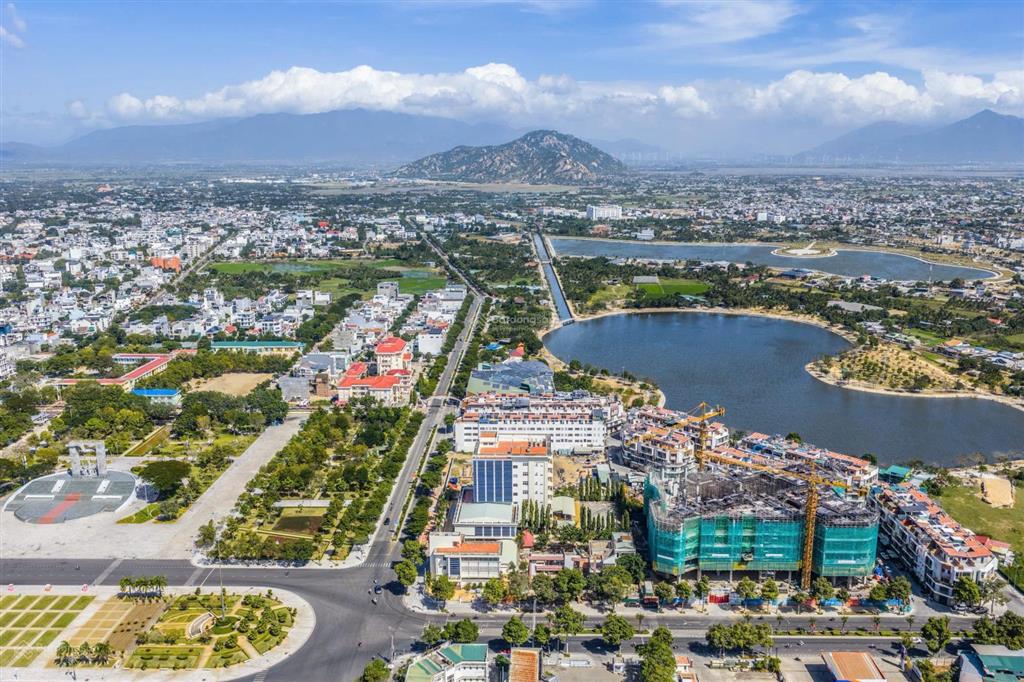 Bán nhà phố 5 tầng hacom mall phan rang hoàn thiện đầy đủ nội thất  ở kinh doanh được ngay
