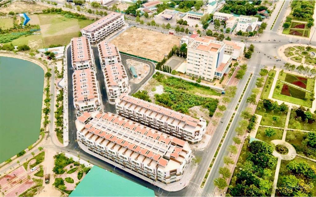 Bán nhà phố 5 tầng hacom mall phan rang hoàn thiện đầy đủ nội thất  ở kinh doanh được ngay