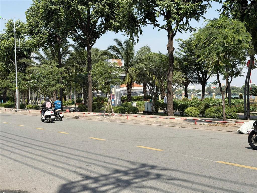 Bán nhà hẻm cách tầm vu, hẻm oto có sẵn phòng cho thuê, giá 12,6 tỷ