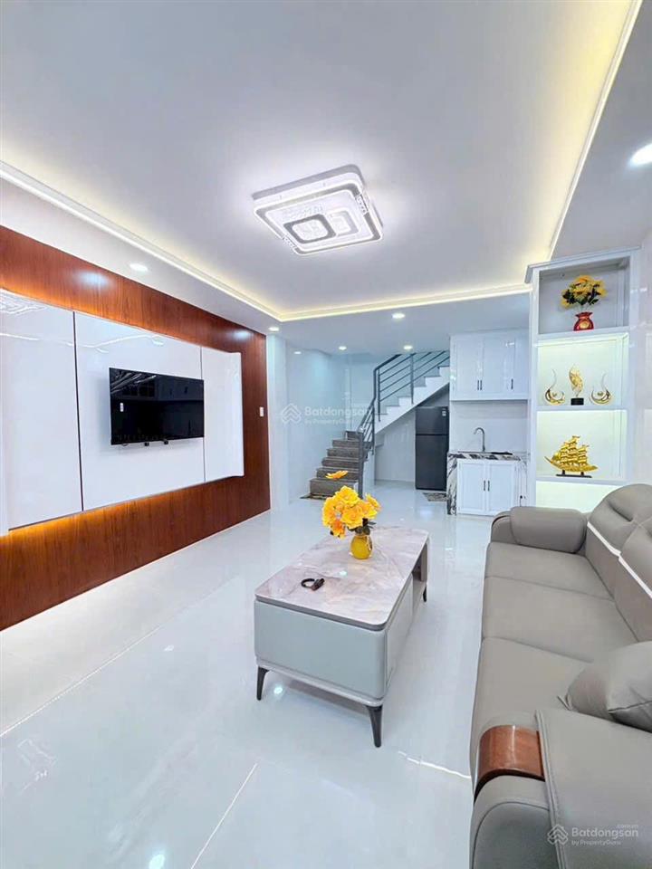 Nhà đẹp lạc long quân gần ngay ub quận  2pn sổ đầy đủ xem nhà ngay