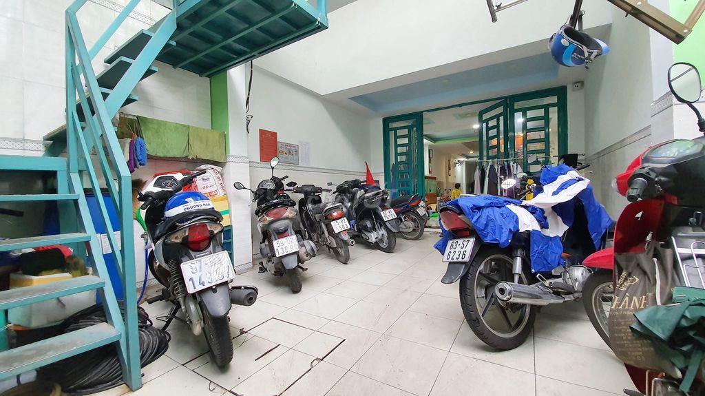   PHÒNG MÁY LẠNH BAN CÔNG -NƯỚC NÓNG GIỜ GẤC TỰ DO