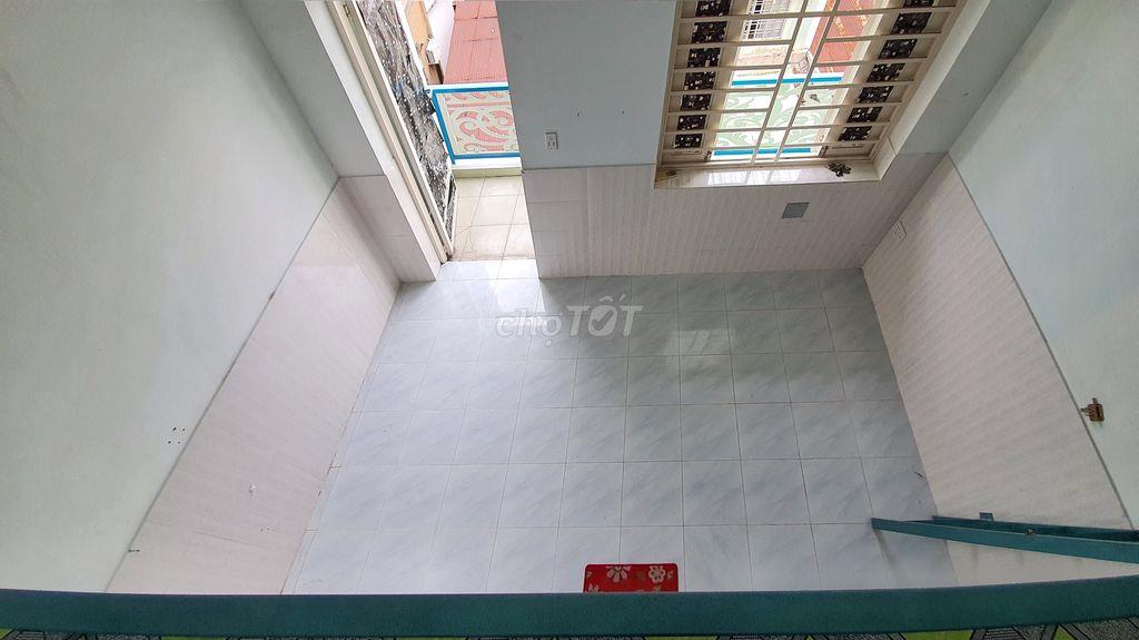   PHÒNG MÁY LẠNH BAN CÔNG -NƯỚC NÓNG GIỜ GẤC TỰ DO