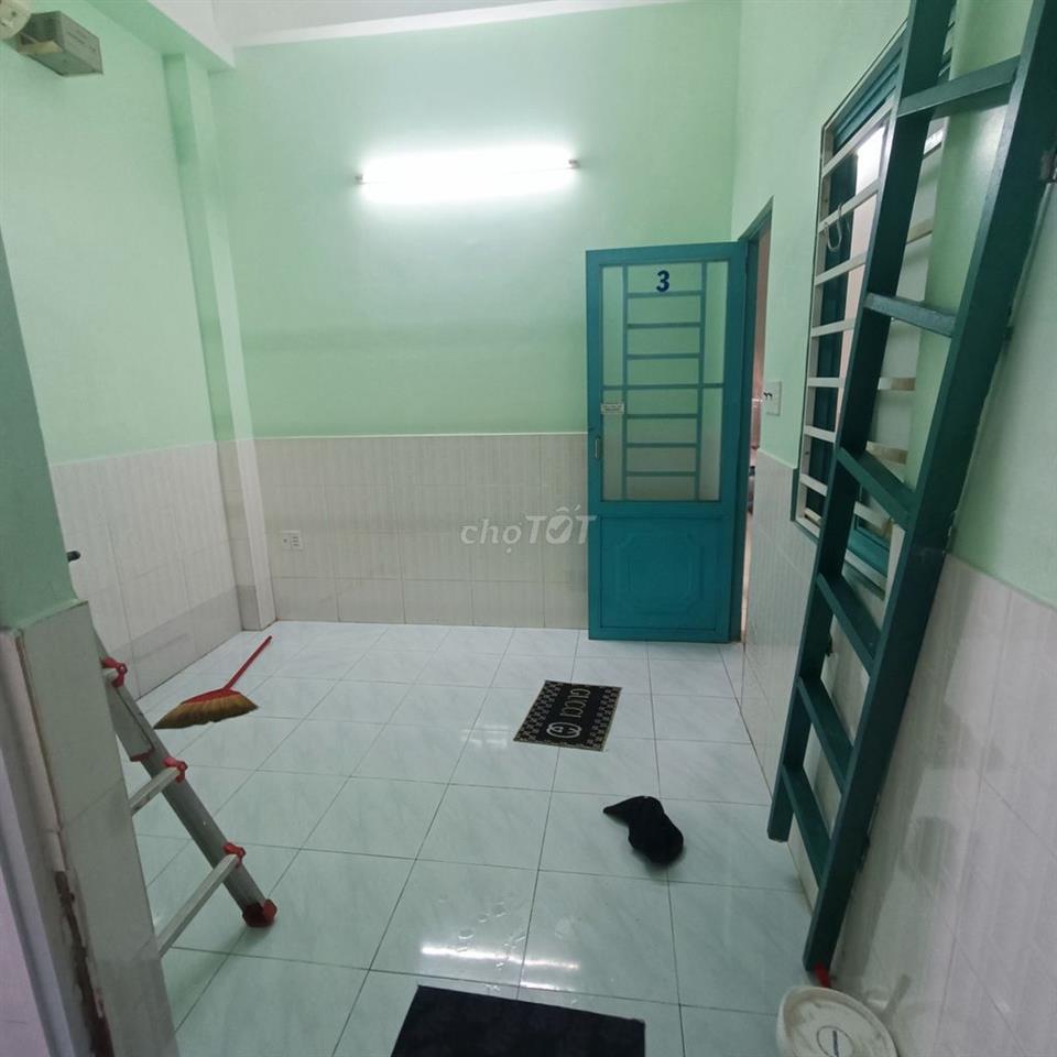   PHÒNG MÁY LẠNH BAN CÔNG -NƯỚC NÓNG GIỜ GẤC TỰ DO
