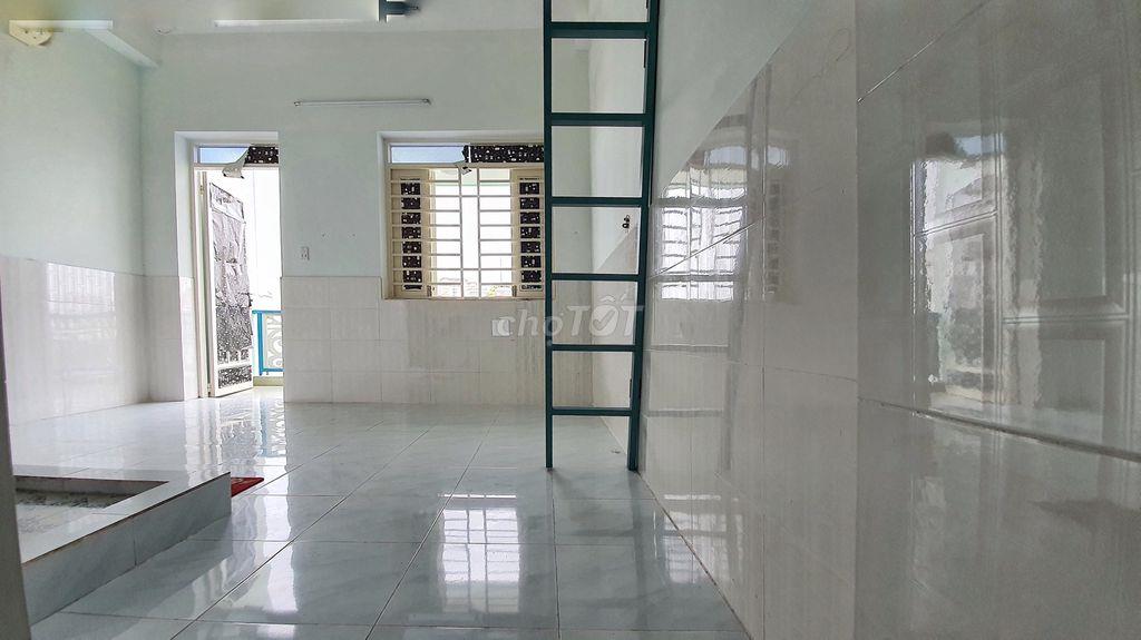   PHÒNG MÁY LẠNH BAN CÔNG -NƯỚC NÓNG GIỜ GẤC TỰ DO