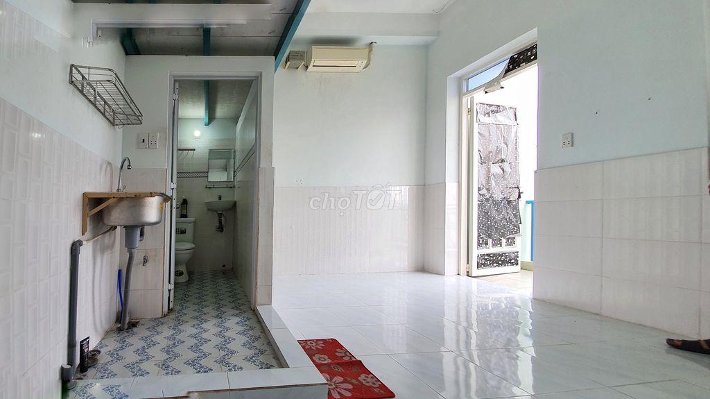   PHÒNG MÁY LẠNH BAN CÔNG -NƯỚC NÓNG GIỜ GẤC TỰ DO
