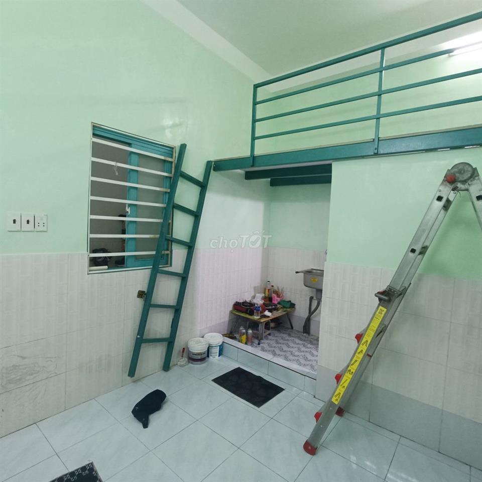   PHÒNG MÁY LẠNH BAN CÔNG -NƯỚC NÓNG GIỜ GẤC TỰ DO