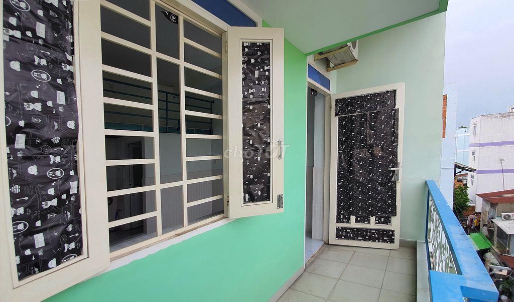   PHÒNG MÁY LẠNH BAN CÔNG -NƯỚC NÓNG GIỜ GẤC TỰ DO
