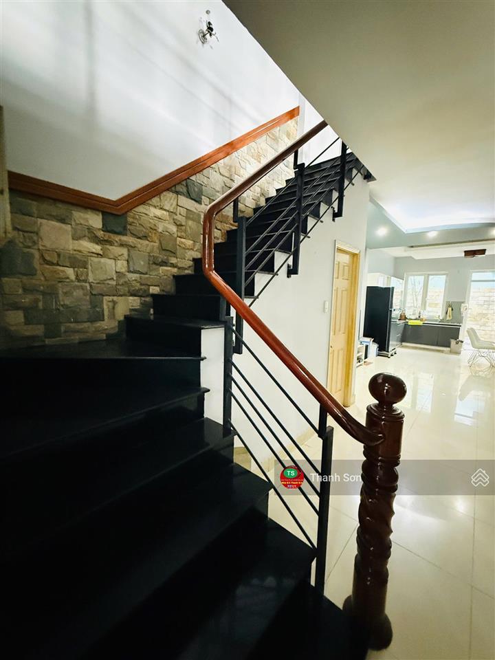 Bán nhà 143m2 trệt, 1 lầu shr gần chợ hóc môn