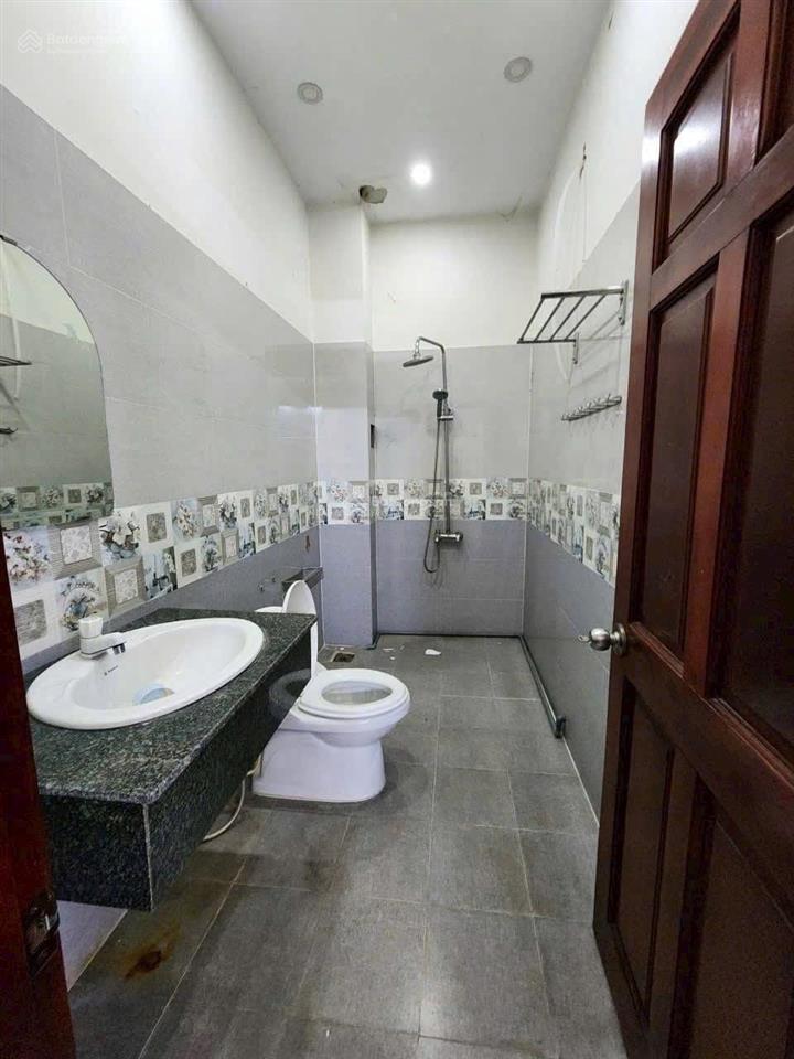 Cho thuê nhà 3 tầng kdc gần chợ đại hải