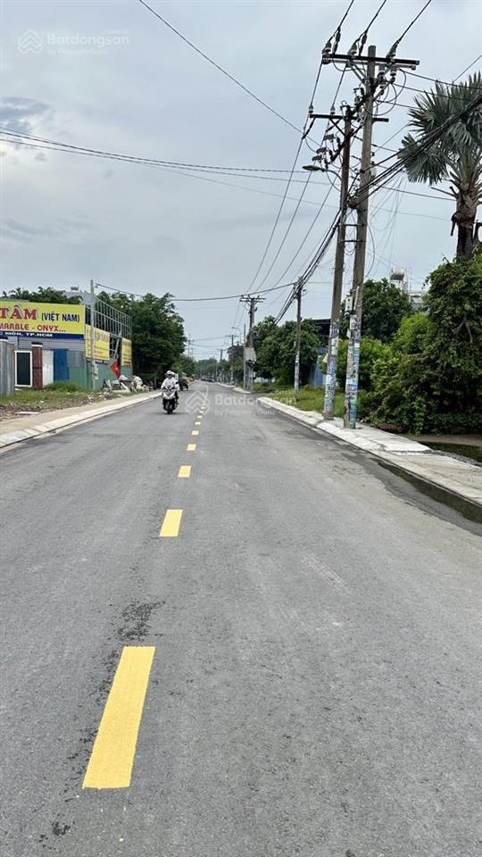 Bán 480m2 đất thổ cư. sổ hồng riêng tặng nhà cấp 4 gần chợ xuân thới thượng