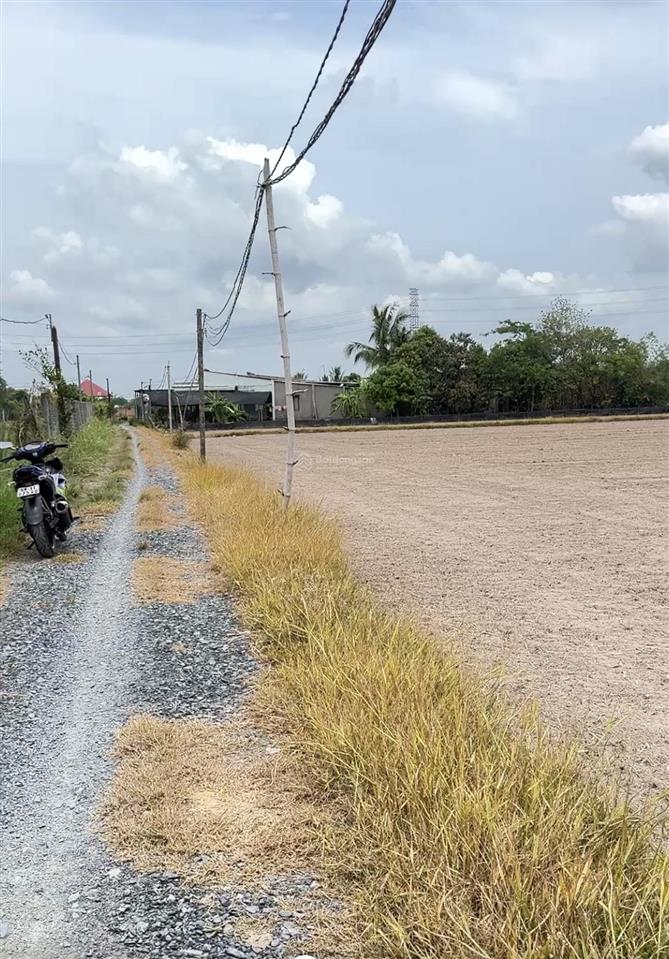 Bán lô đất 1.700m2. có 200m2 thổ cư gần dự án vinhomes hậu nghĩa