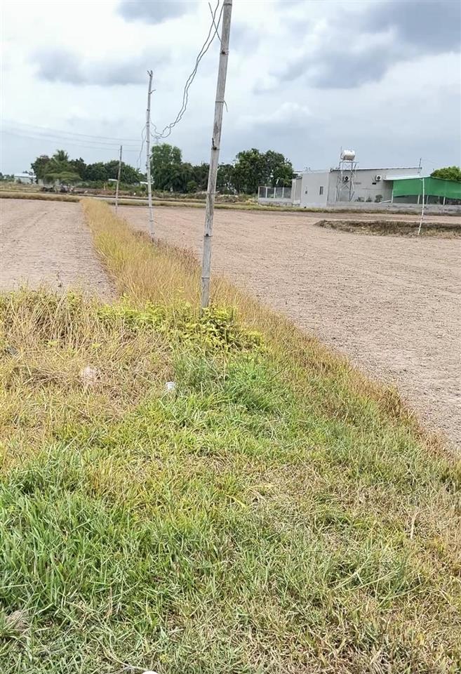 Bán lô đất 1.700m2. có 200m2 thổ cư gần dự án vinhomes hậu nghĩa