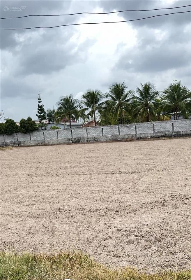 Bán lô đất 1.700m2. có 200m2 thổ cư gần dự án vinhomes hậu nghĩa