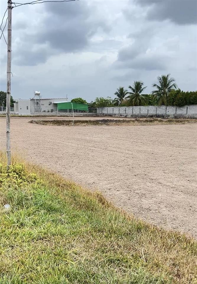 Bán lô đất 1.700m2. có 200m2 thổ cư gần dự án vinhomes hậu nghĩa