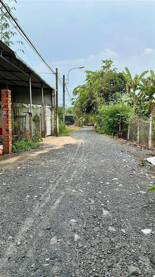 Cần bán gấp hạ giá 2,7 tỷ. đất 1000m² ngay dt822 giao nhau dt6