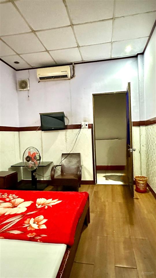 Bán đất  tặng nhà đường trần thị cẩm. có 14 phòng cho thuê. shr
