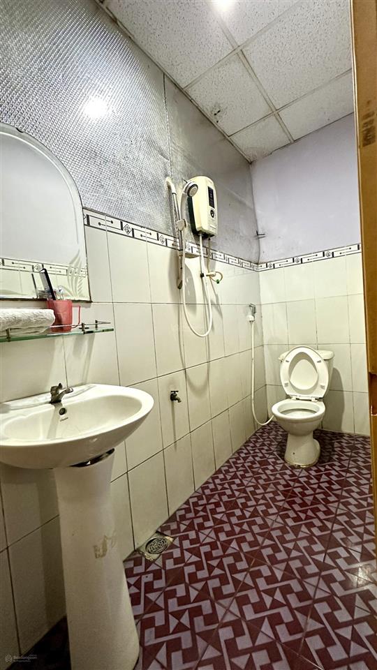 Bán đất  tặng nhà đường trần thị cẩm. có 14 phòng cho thuê. shr
