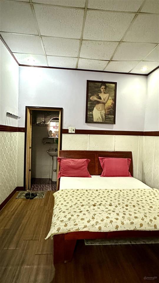 Bán đất  tặng nhà đường trần thị cẩm. có 14 phòng cho thuê. shr