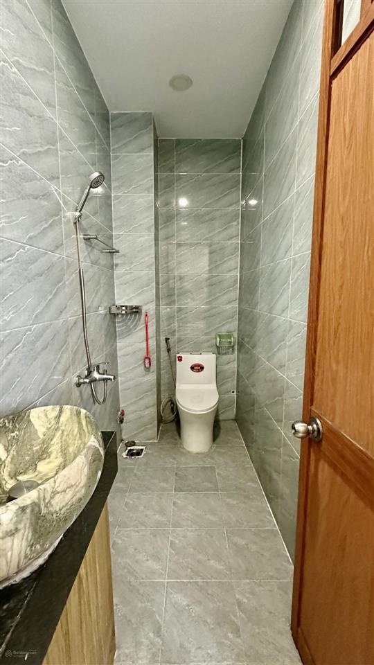 Cho thuê nhà 3 tầng, 4 phòng ngủ kdc đường xuân thới thượng 30