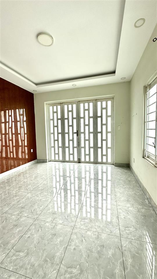 Cho thuê nhà 3 tầng, 4 phòng ngủ kdc đường xuân thới thượng 30
