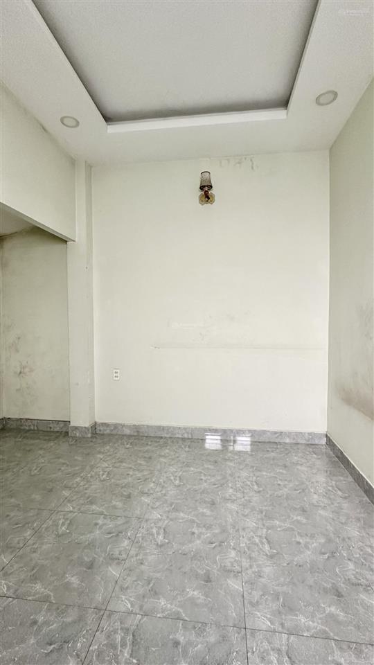 Cho thuê nhà 3 tầng, 4 phòng ngủ kdc đường xuân thới thượng 30