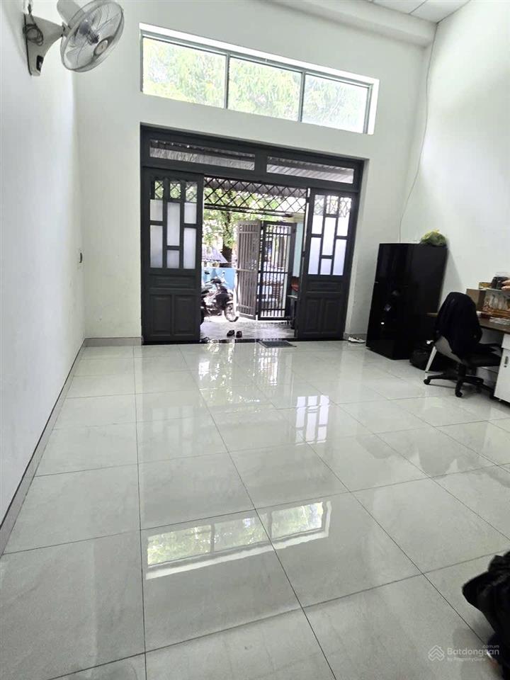 Bán nhà 5m x 18m trệt, lửng, 3 phòng ngủ đường lý thị nê