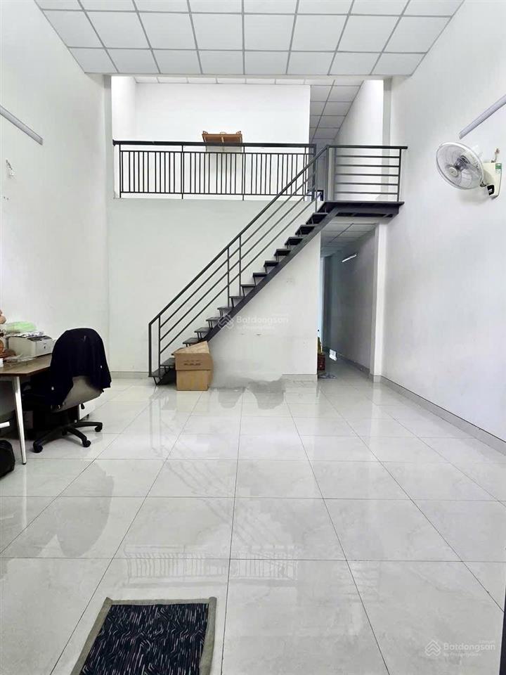 Bán nhà 5m x 18m trệt, lửng, 3 phòng ngủ đường lý thị nê
