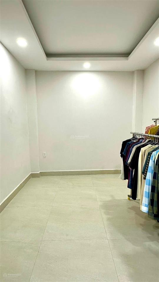 Bán nhà 4 tầng  5 phòng ngủ  ô tô ngủ trong nhà ngay chợ lạc quan