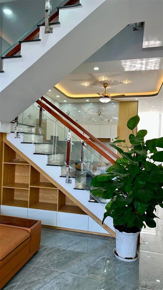 Bán nhà 2 tầng, 4 phòng ngủ, sổ hồng riêng đường n7, xã đức hòa đông