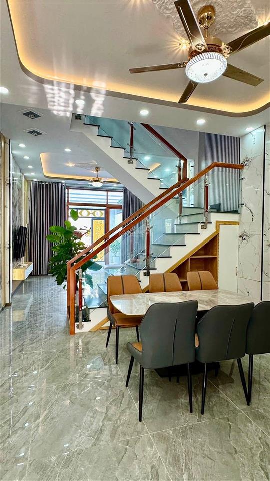 Bán nhà 2 tầng, 4 phòng ngủ, sổ hồng riêng đường n7, xã đức hòa đông