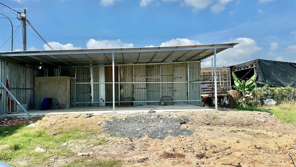 Cho thuê mặt bằng 1000m2 mặt tiền đường nhựa rộng 10m, gần chợ bà điểm