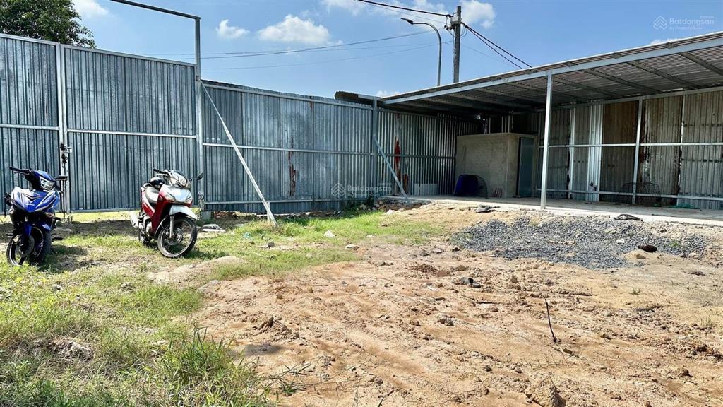 Cho thuê mặt bằng 1000m2 mặt tiền đường nhựa rộng 10m, gần chợ bà điểm