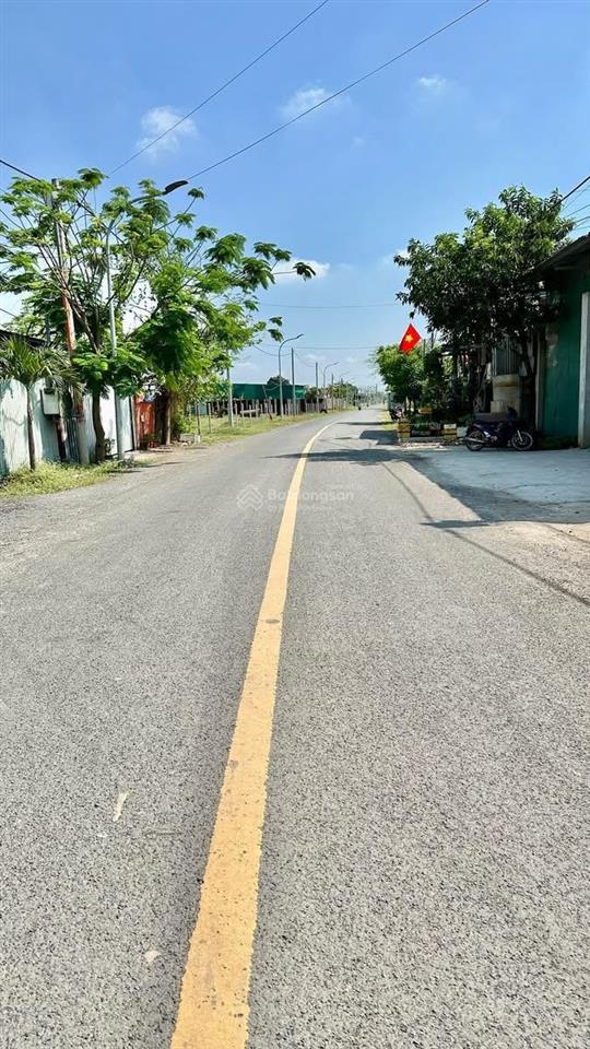 Cho thuê mặt bằng 1000m2 mặt tiền đường nhựa rộng 10m, gần chợ bà điểm