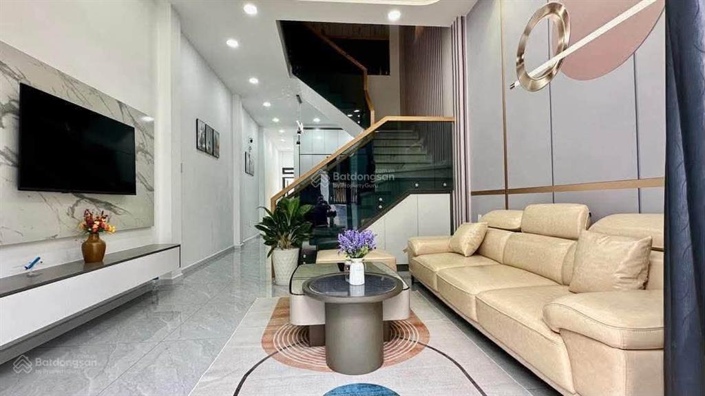 Chính chủ cần bán nhà gần chợ, xã bà điểm. 3 phòng ngủ, sổ hồng riêng