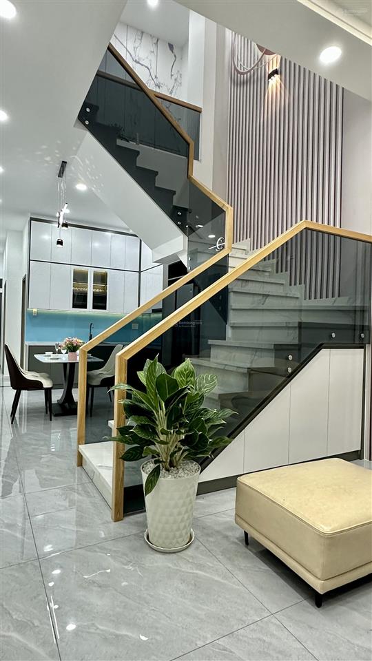 Chính chủ cần bán nhà gần chợ, xã bà điểm. 3 phòng ngủ, sổ hồng riêng