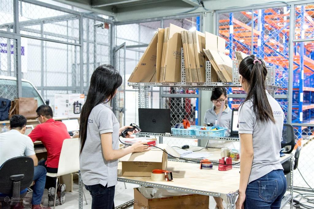 Kho hàng diện tích thuê lớn, nhỏ, có khung kệ lưu trữ, nhân viên kho, quản lý công nghệ 2 barcodes