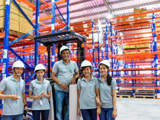 Kho hàng diện tích thuê lớn, nhỏ, có khung kệ lưu trữ, nhân viên kho, quản lý công nghệ 2 barcodes