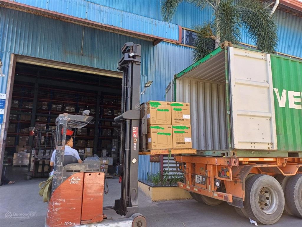 Kho hàng diện tích thuê lớn, nhỏ, có khung kệ lưu trữ, nhân viên kho, quản lý công nghệ 2 barcodes