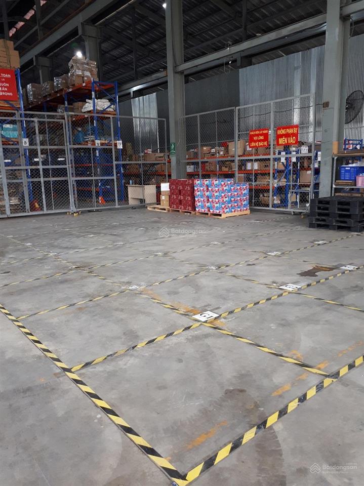 Kho hàng diện tích thuê lớn, nhỏ, có khung kệ lưu trữ, nhân viên kho, quản lý công nghệ 2 barcodes
