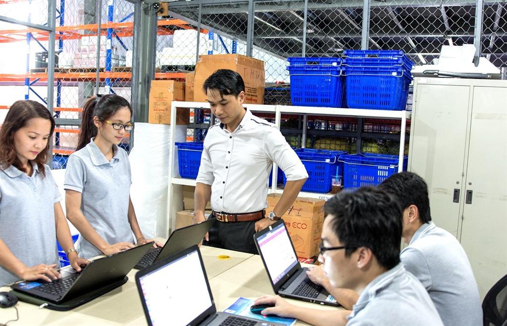 Kho hàng diện tích thuê lớn, nhỏ, có khung kệ lưu trữ, nhân viên kho, quản lý công nghệ 2 barcodes