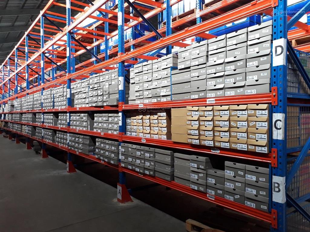 Kho hàng diện tích thuê lớn, nhỏ, có khung kệ lưu trữ, nhân viên kho, quản lý công nghệ 2 barcodes