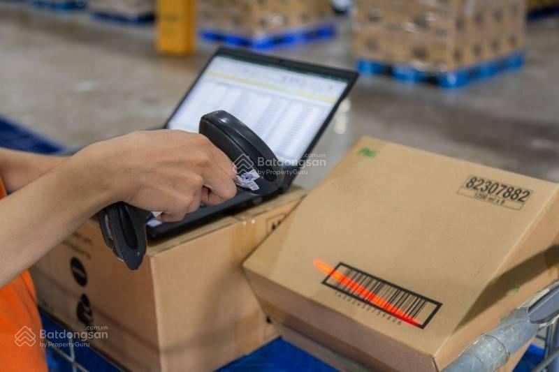 Kho hàng diện tích thuê lớn, nhỏ, có khung kệ lưu trữ, nhân viên kho, quản lý công nghệ 2 barcodes