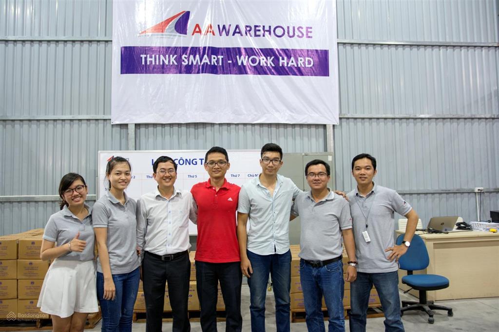 Kho hàng diện tích thuê lớn, nhỏ, có khung kệ lưu trữ, nhân viên kho, quản lý công nghệ 2 barcodes