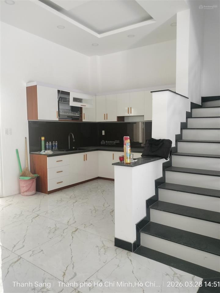 Nhà mới 1 trệt 2 lầu sân thượng 6x10m 4 phòng 5 wc đường 33 lê văn thịnh, giá 20 triệu