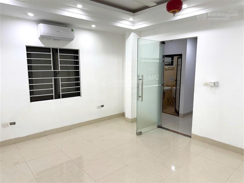 Cho thuê văn phòng mới đẹp 90m2 đầy đủ bàn ghế ở cầu giấy, giá 13.9 triệu / tháng