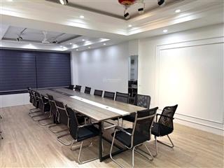 Cho thuê văn phòng mới đẹp khu cầu giấy, ô tô đậu cửa, ngõ to 2 ô tô tránh nhau