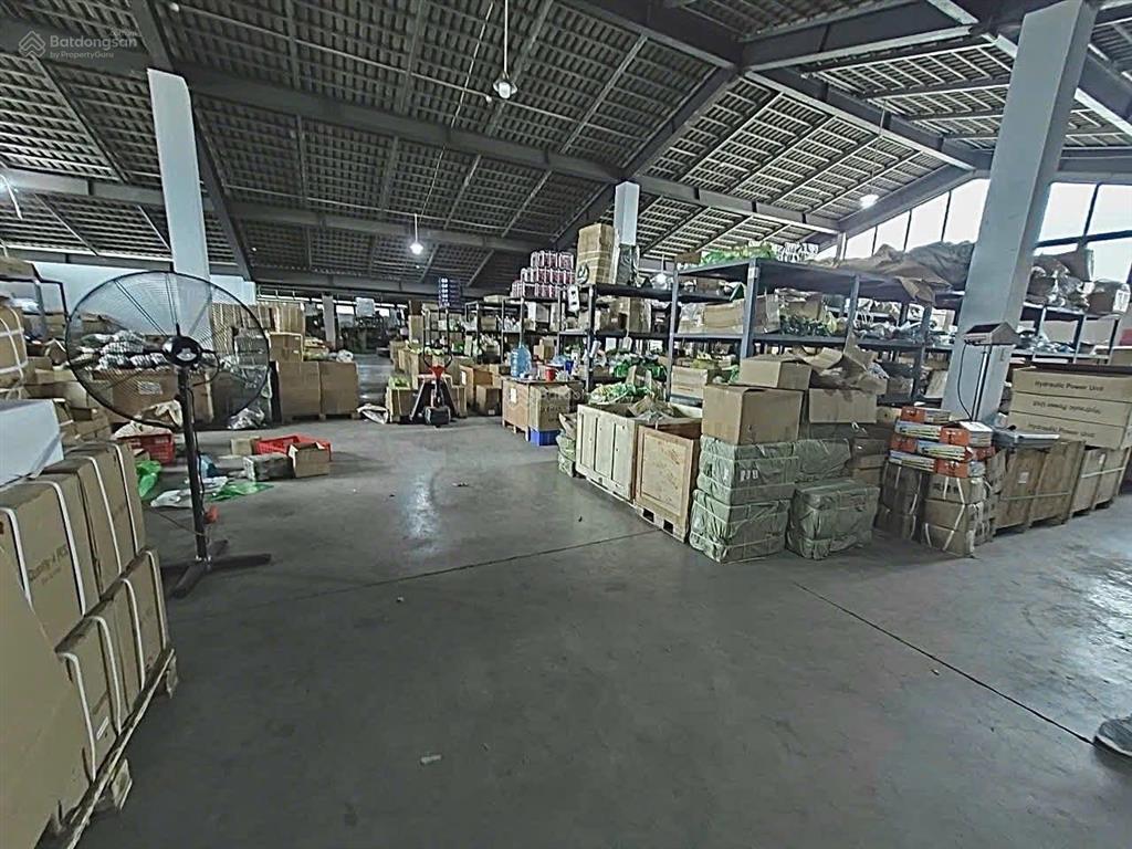 Cho thuê mặt bằng 3000m2 phù hợp mở showroom, cho chứa hàng, gara oto tại hiệp bình