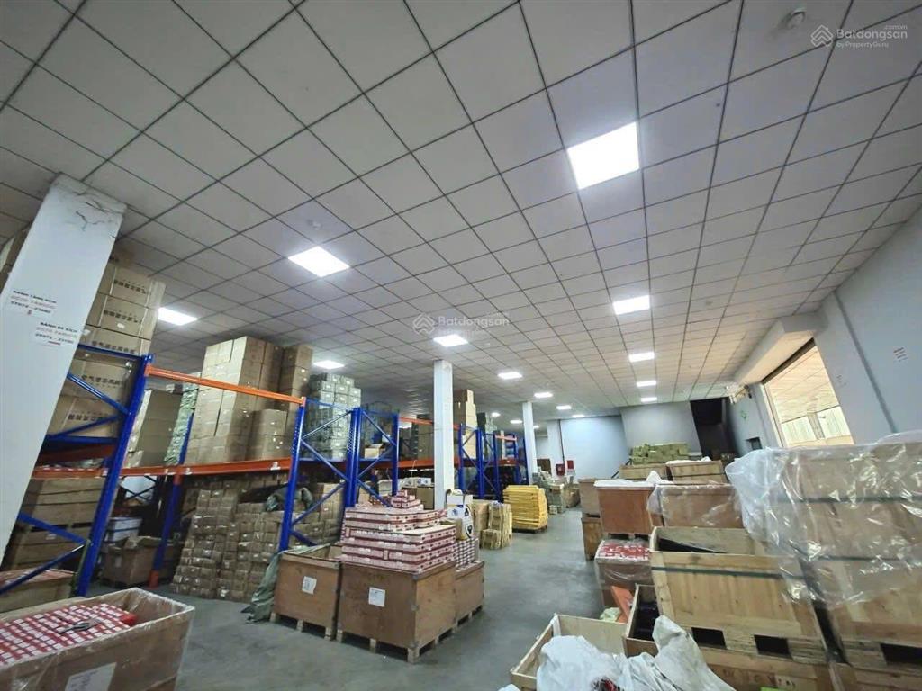 Cho thuê mặt bằng 3000m2 phù hợp mở showroom, cho chứa hàng, gara oto tại hiệp bình