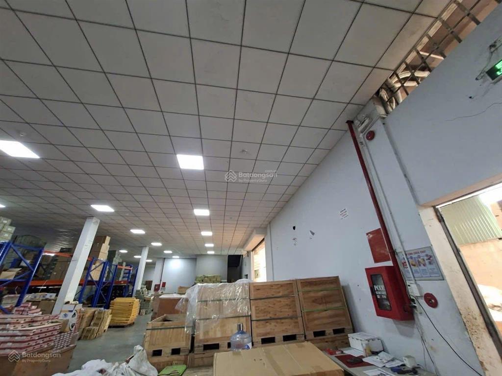 Cho thuê mặt bằng 3000m2 phù hợp mở showroom, cho chứa hàng, gara oto tại hiệp bình