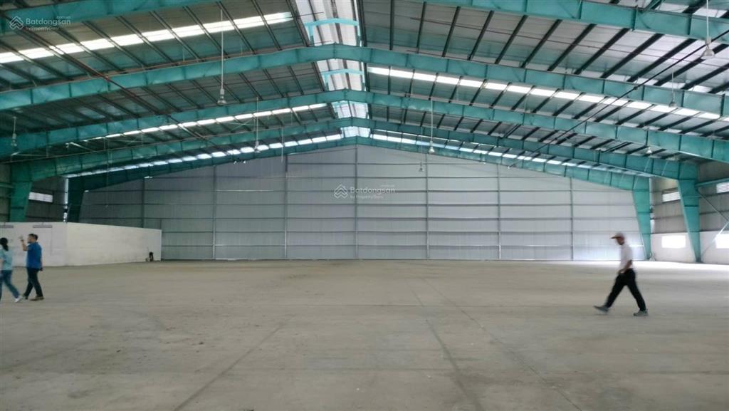 Cho thuê kho 2700m2 chiều cao đạt chuẩn 12m nền betong sạch đẹp giá thuê cạnh tranh